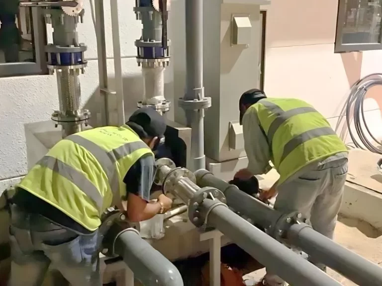 Hình ảnh nhân sự nts bảo trì hệ thống xử lý nước thải
