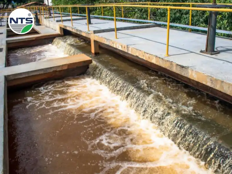 Hình ảnh bể aerotank đang hoạt động trong hệ thống xử lý nước thải