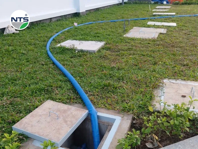 Mặt trên các bể chứa chất thải Mặt trên các bể chứa chất thải